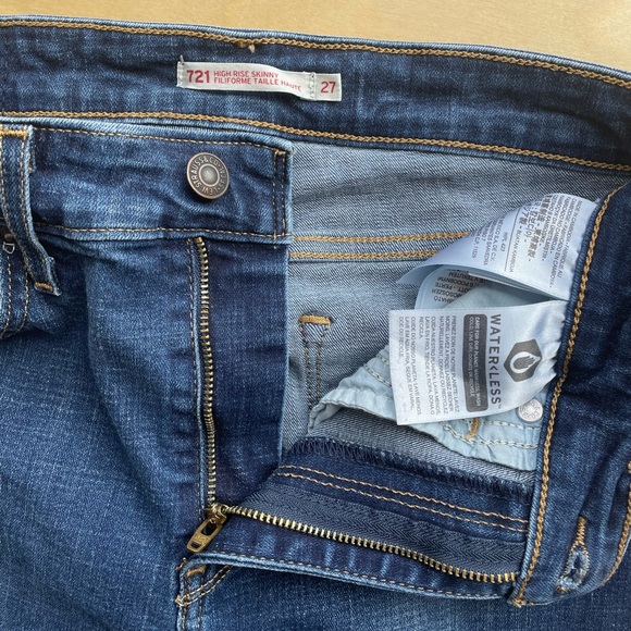 Levi’s dark wash jeans - Picture 2 of 4